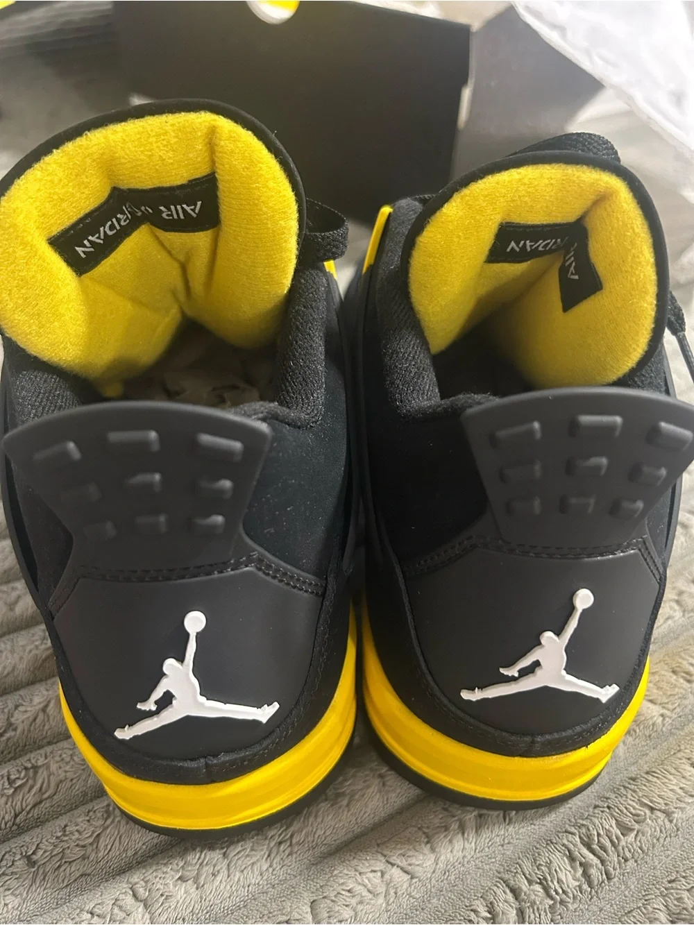 Jordan 4 Thunder